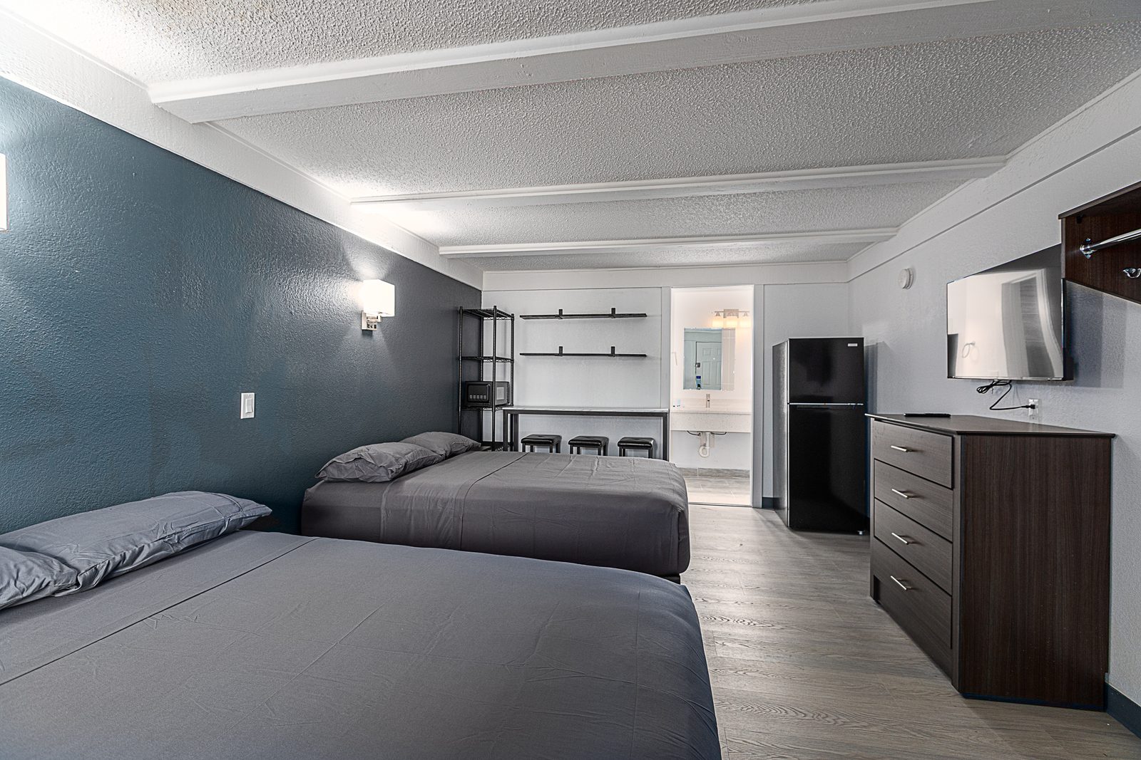 Two-bed studio with refrigerator and dresser